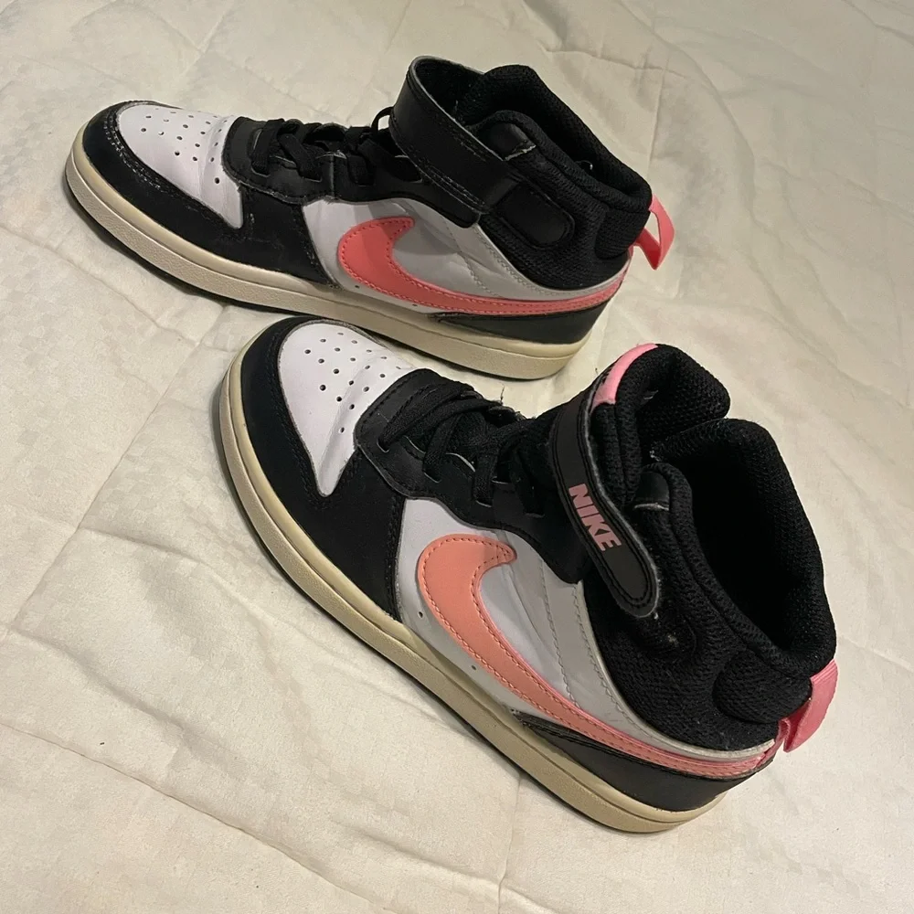 Nike Kids Court Borough Mid 2 Sneakers Black White Sunset Pulse Pink‎ Size 1Y